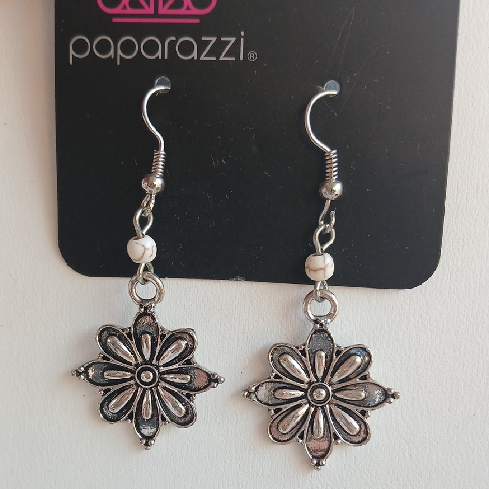 Paparazzi Silver With White Marble Floral Textured Earrings